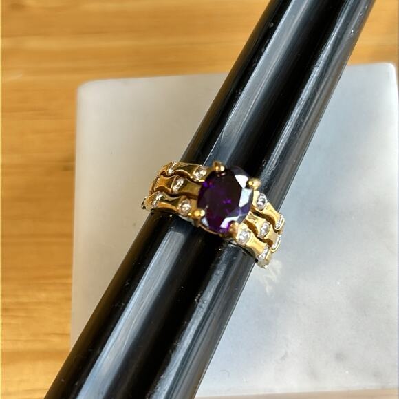 Edco Fashion Ring Gold tone Purple stone faux diamonds rhinestones #189 size 6 - Picture 2 of 7